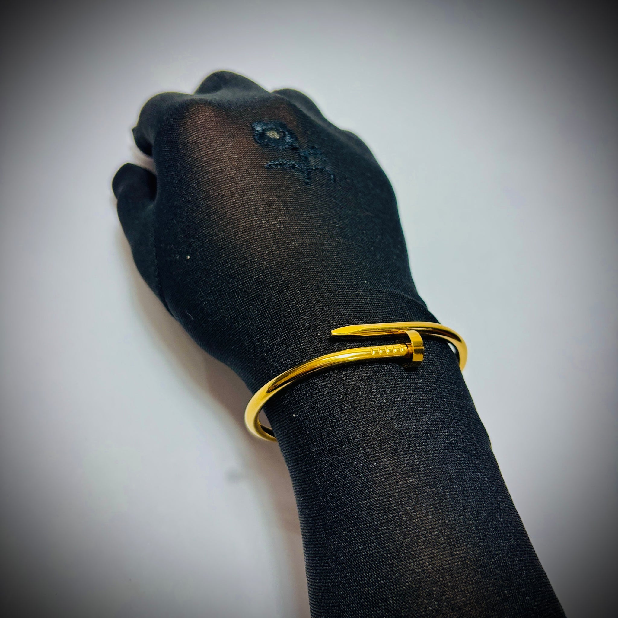 Nailed Openable Cuff Screw Bracelet