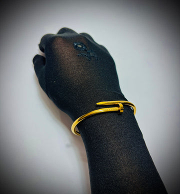Nailed Openable Cuff Screw Bracelet